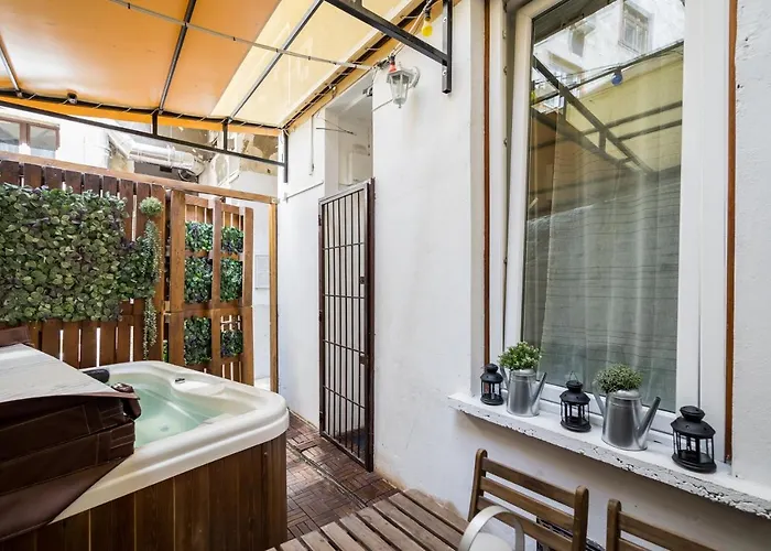 Megszunt-Bohemic Style Apartment With Jacuzzi & Terrace