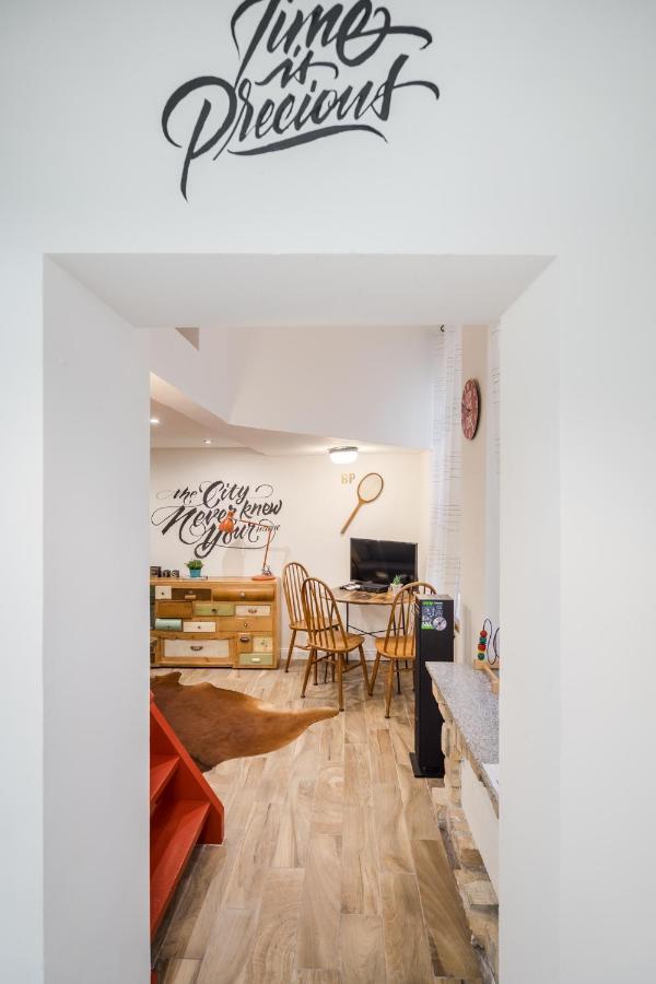 Megszunt-bohemic Style With Jacuzzi & Terrace Apartment Budapest