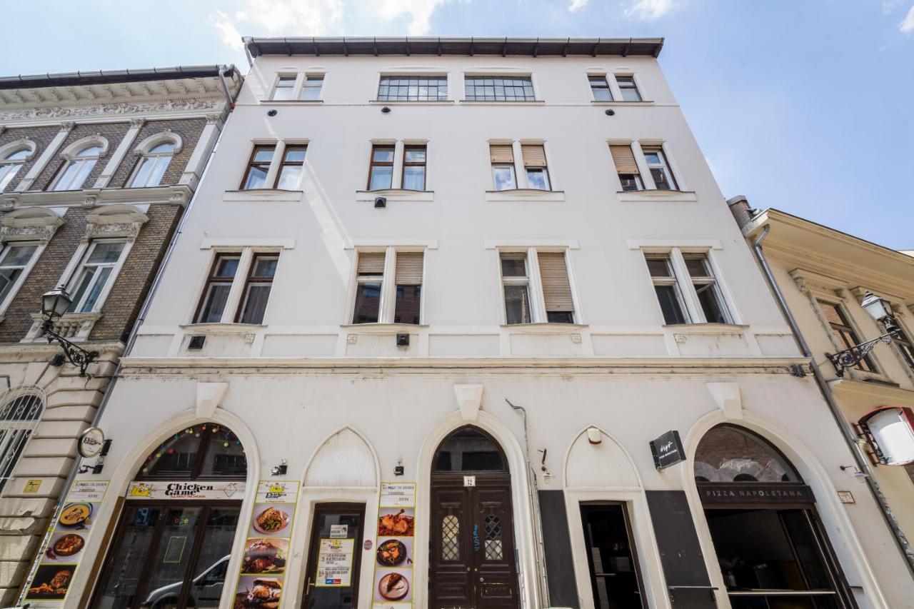 Apartment Megszunt-bohemic Style With Jacuzzi & Terrace