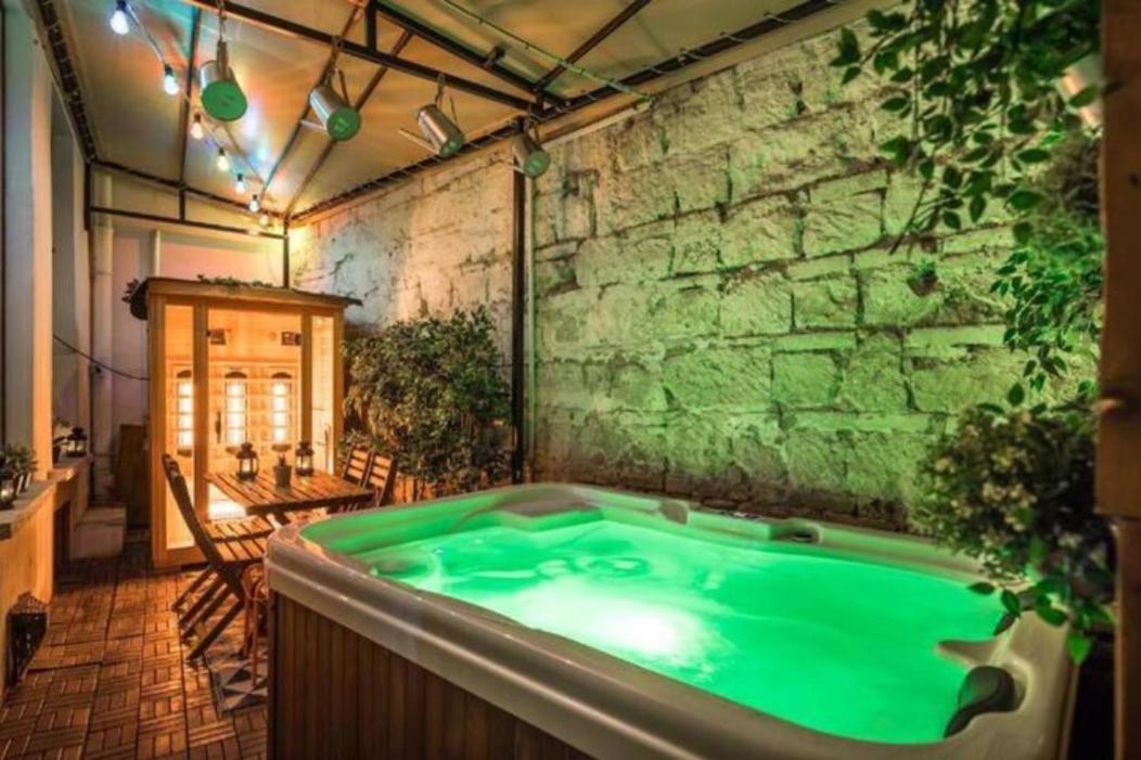 Megszunt-bohemic Style With Jacuzzi & Terrace